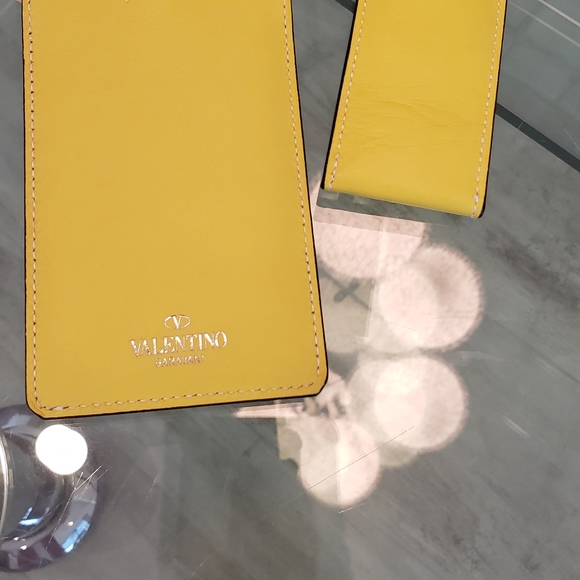 NWT - Valentino Garavani white Rockstud spike yellow card holder/key chains - Picture 3 of 10